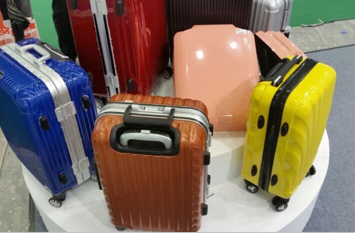 How Glossy, Anti-scratch and Anti-graffiti PC suitcase Becomes Reality